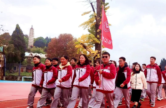 西山区清风高级中学怎么样？办学特色、升学率及校园环境全解析