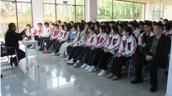 昆明钟英培训学校高考复读报考优惠全解析