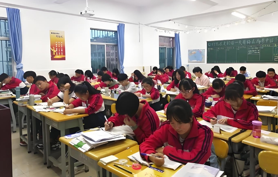 曲靖天人高级中学：卓越管理，筑梦未来