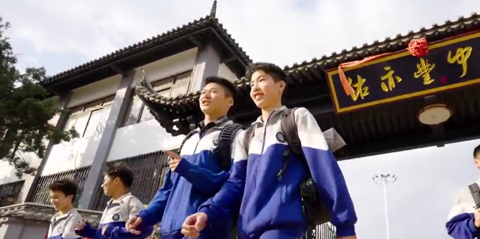 昆明市佑亦丰中学初中报名指南：轻松入学，迈向未来