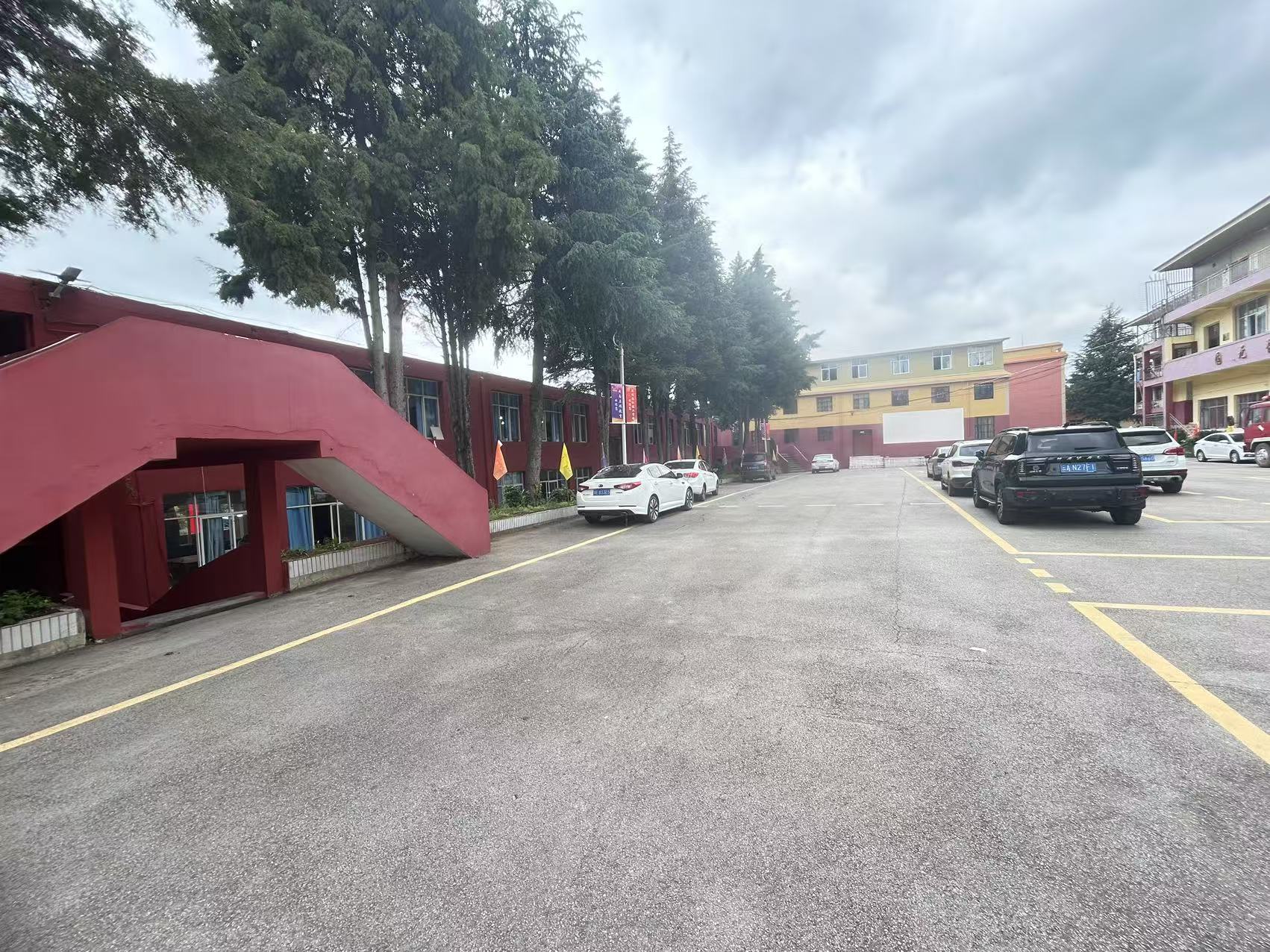 2025年昆明辅仁技工学校三年制中专校园环境：诗意学园，梦想摇篮