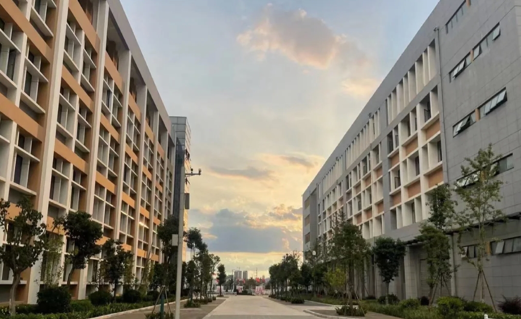 2025年昆明技师学院职教高考学费多少解析：求学成本与价值权衡