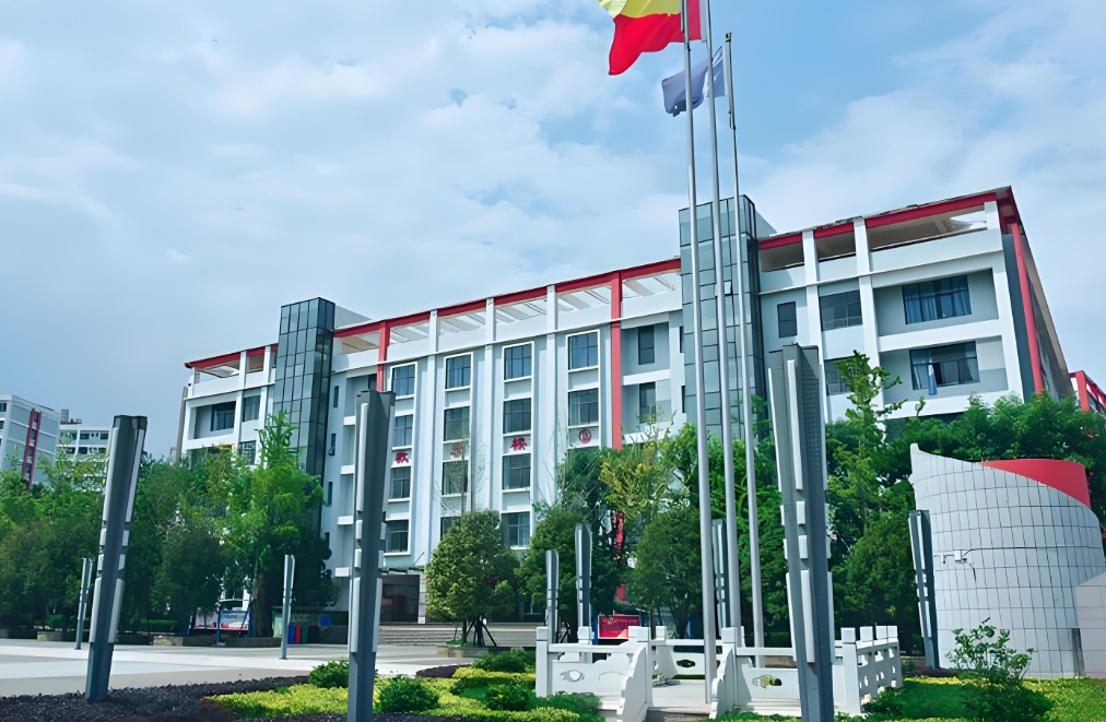 2025年昆明滇越技工学校中专招生电话：开启求学之门的热线