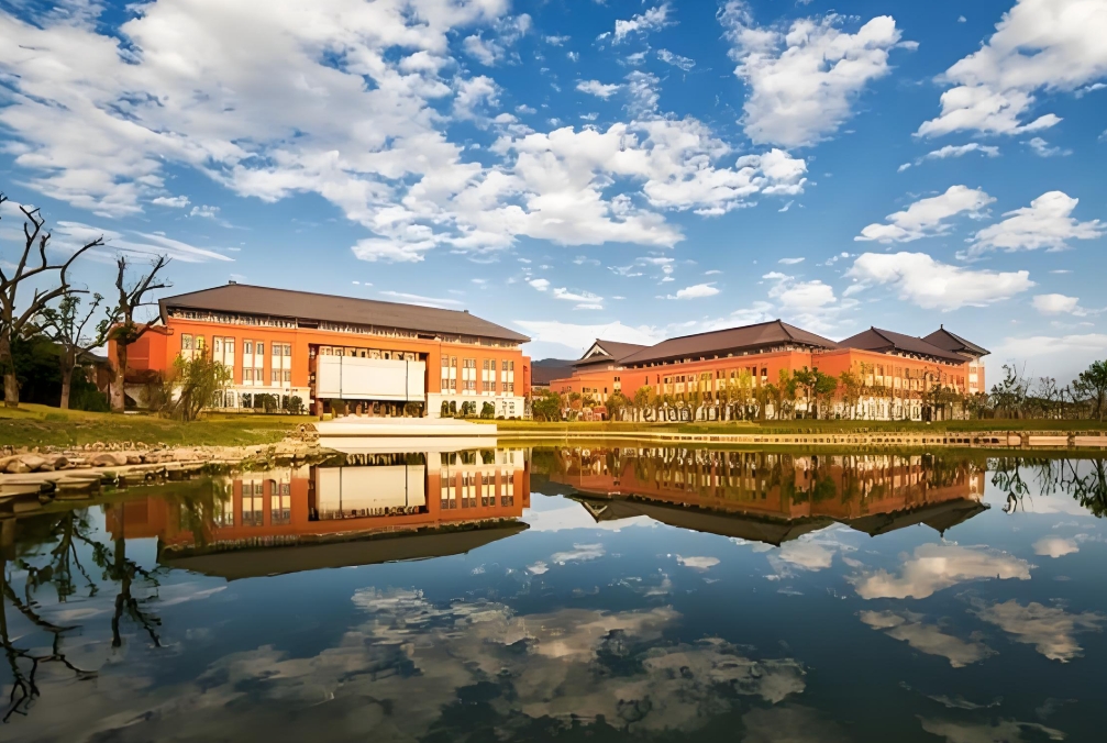 昆明市旅游职业高级中学2025年中专升学渠道：多元路径，助力梦想