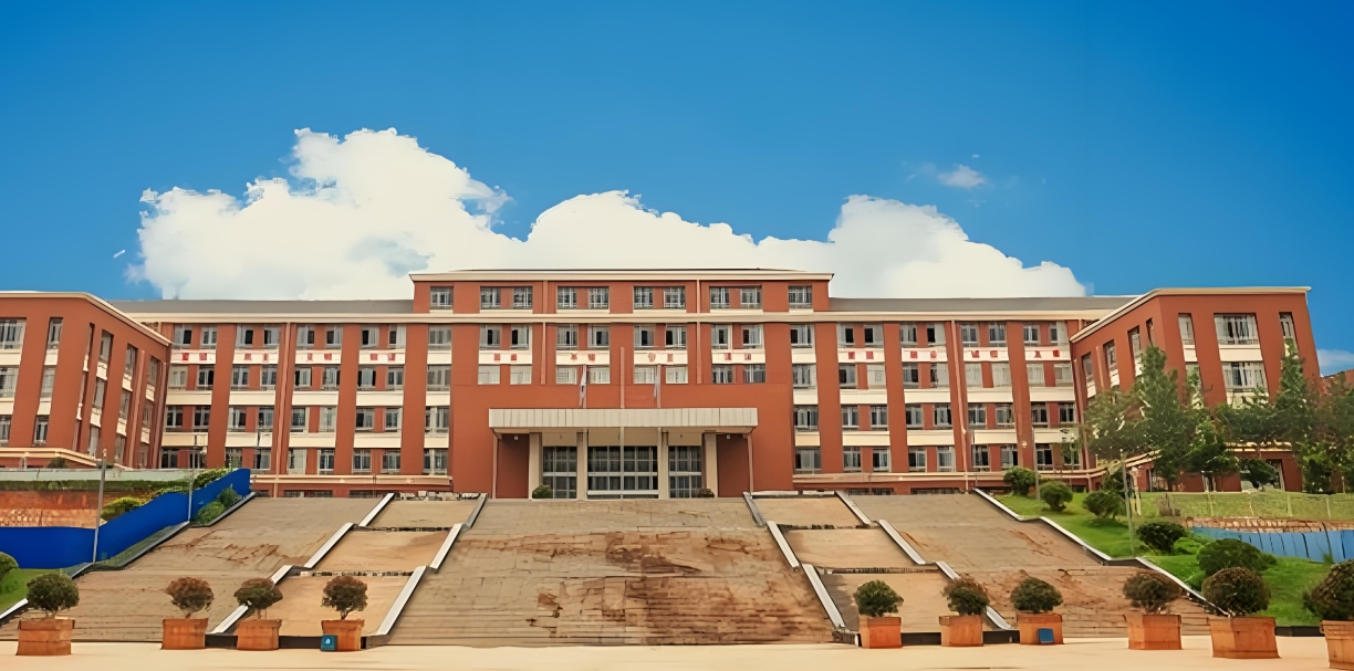 昆明市旅游职业高级中学2025年职教高考班是民办还是公办？