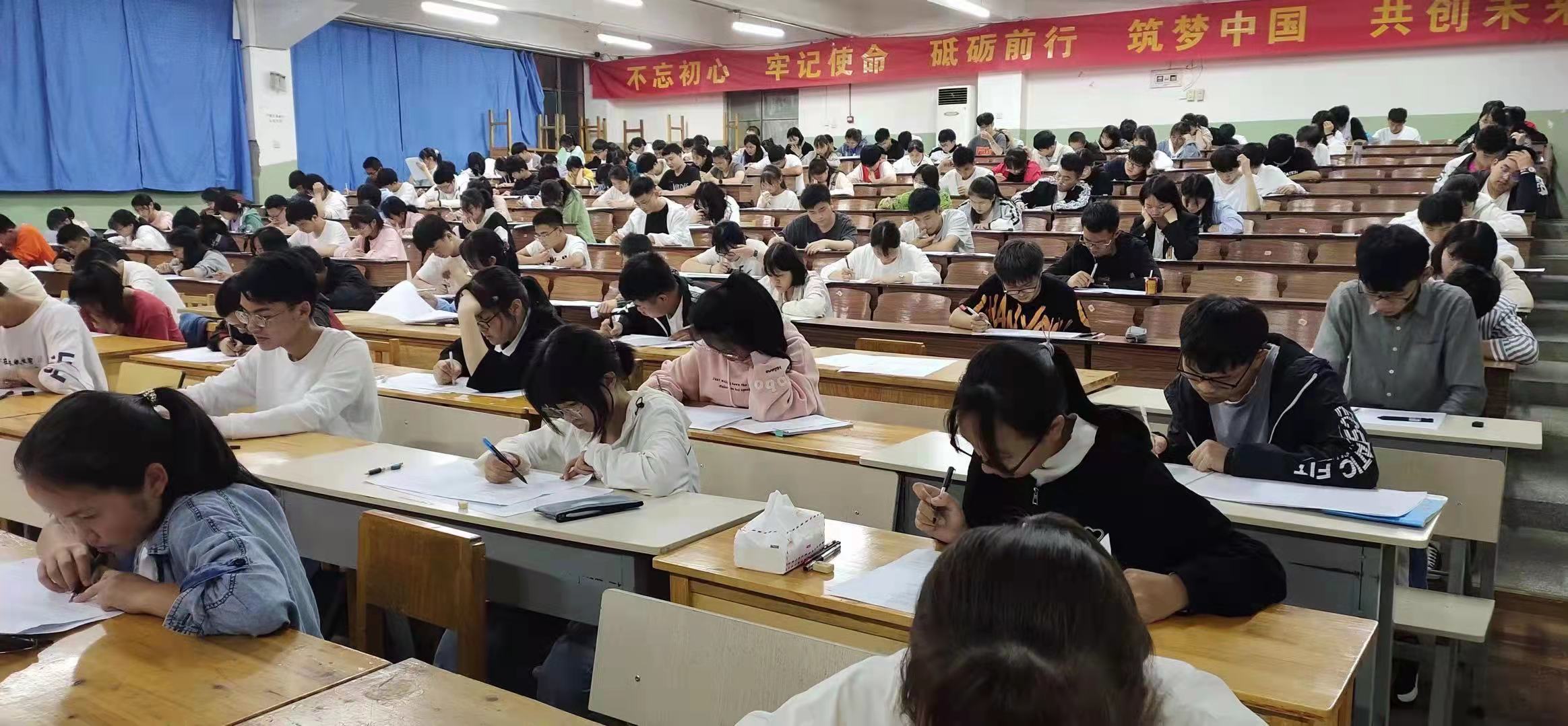 原云南师大附中老协补习学校高考复读招生电话_咨询电话及微信