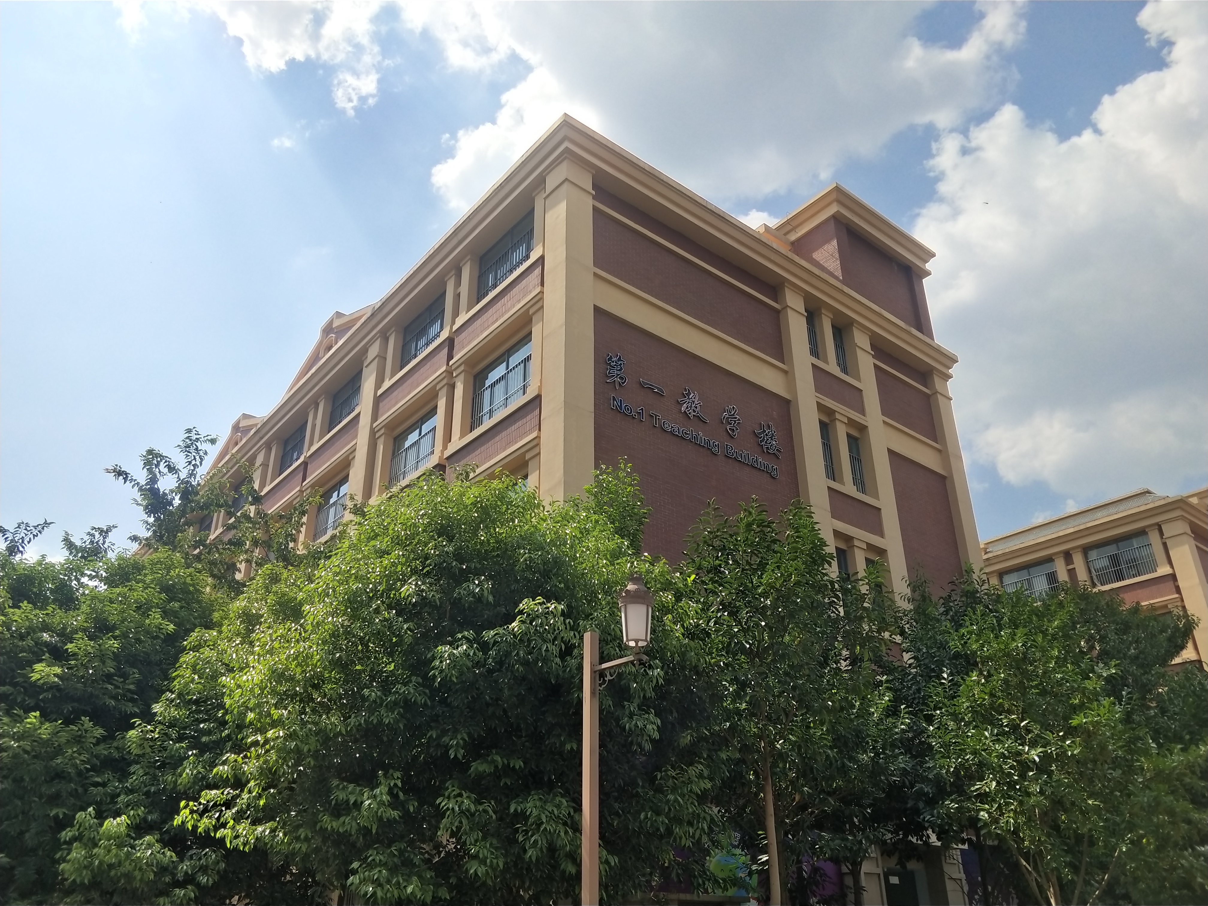 昆明市海亦丰高级中学高考复读报考优惠_奖学金及减免政策