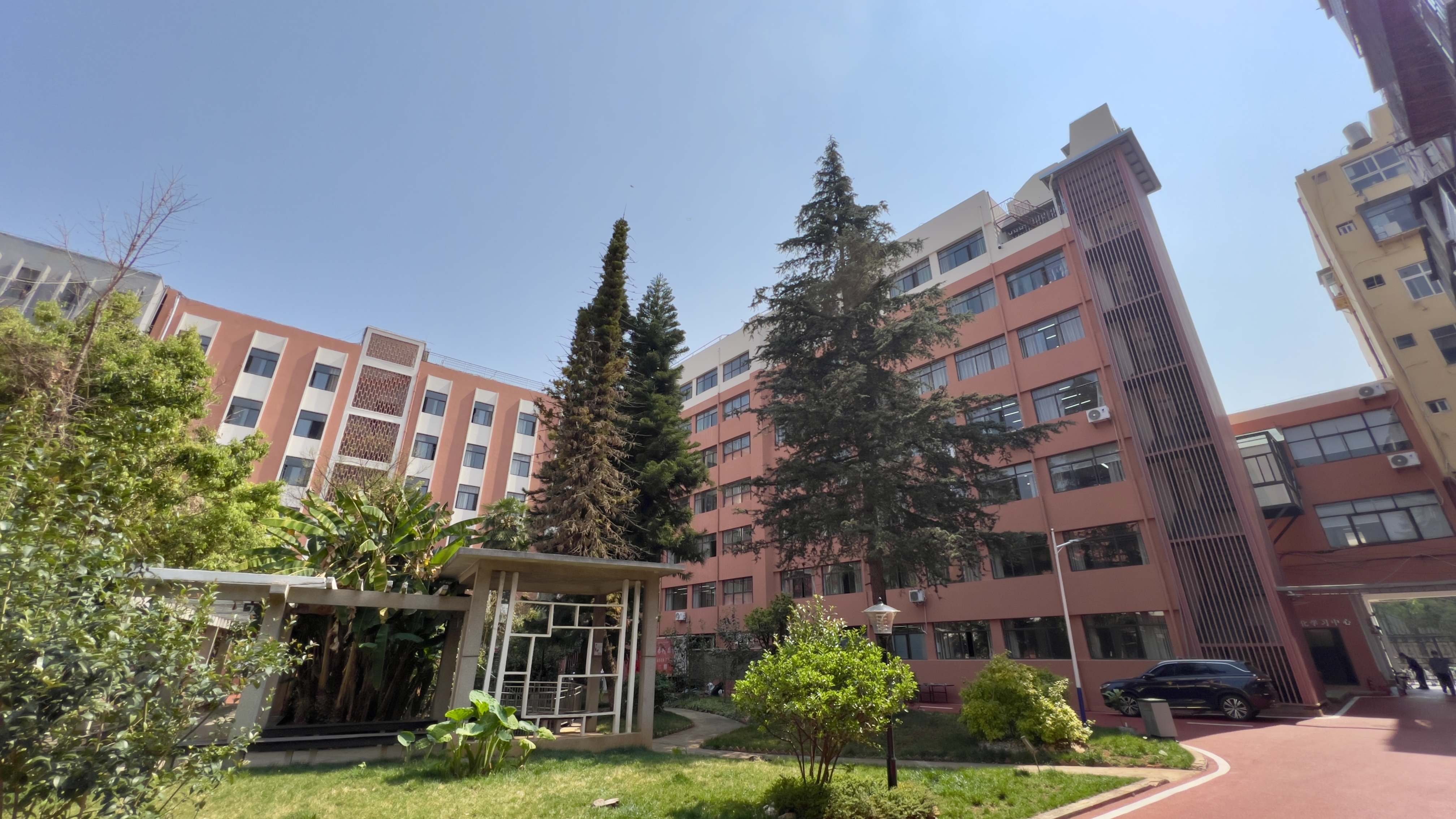 昆明高新实验学校高考复读招生办_咨询方式及地址